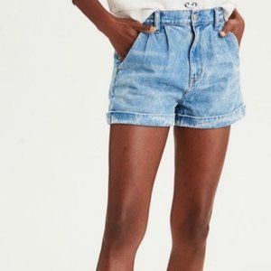 American Eagle Outfitters Light Wash Mom Shorts Size 2